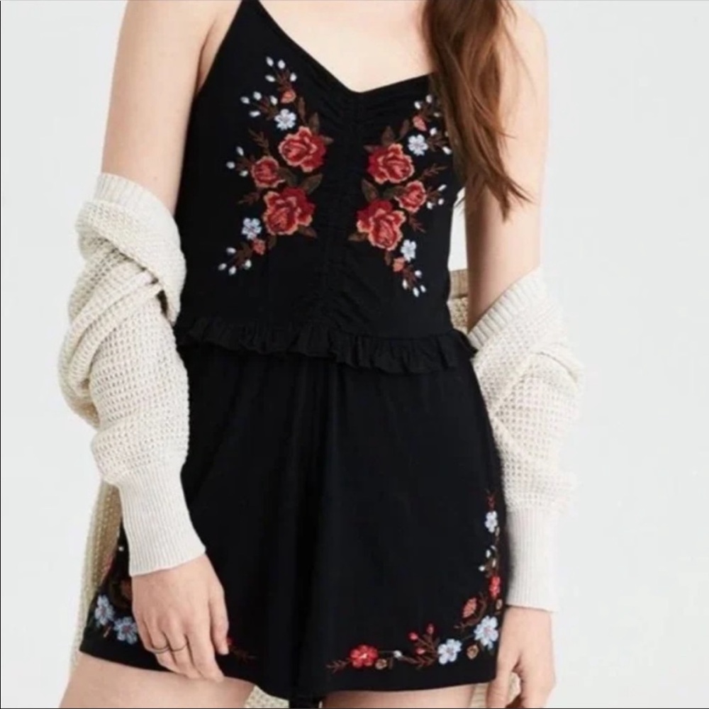 AMERICAN EAGLE •Women’s Black Bohemian Romper Embroidered w/ Flowers Size-Small